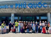 Du khách thăm công ty du lịch Rồng Việt Nam
